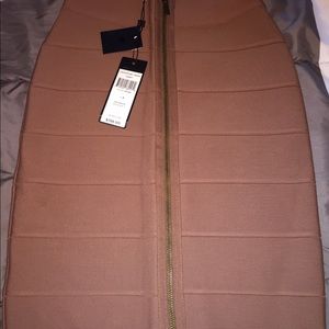 Never worn still has tags front zipper on skirt